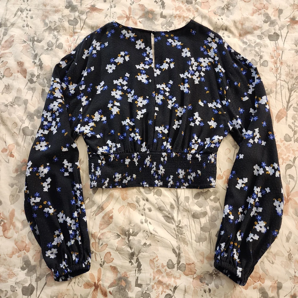 Dynamite Black Blouse with White and Blue Floral Design - Picture 4 of 6